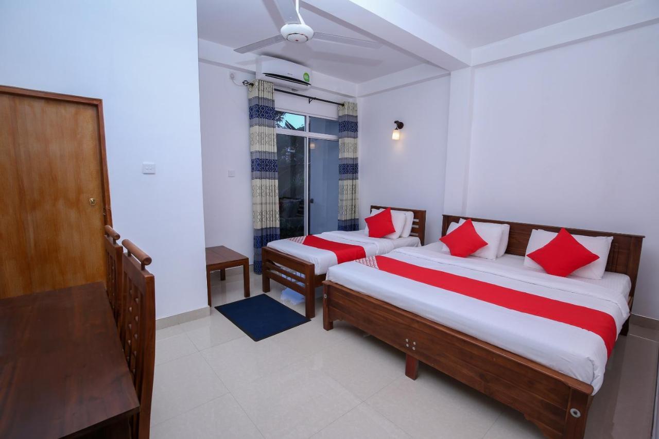Oyo 438 Sarala Residence Hotel Kandy Exterior photo
