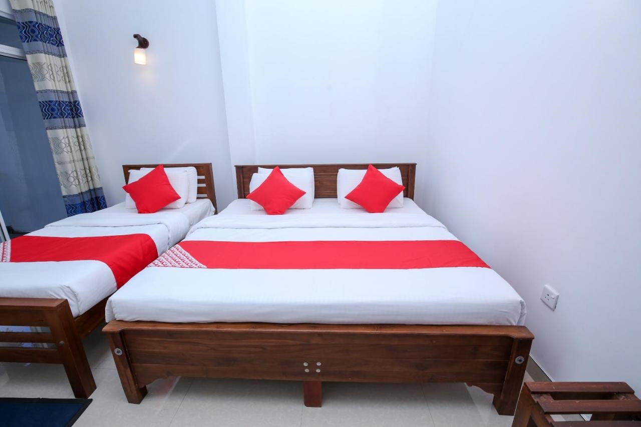 Oyo 438 Sarala Residence Hotel Kandy Room photo