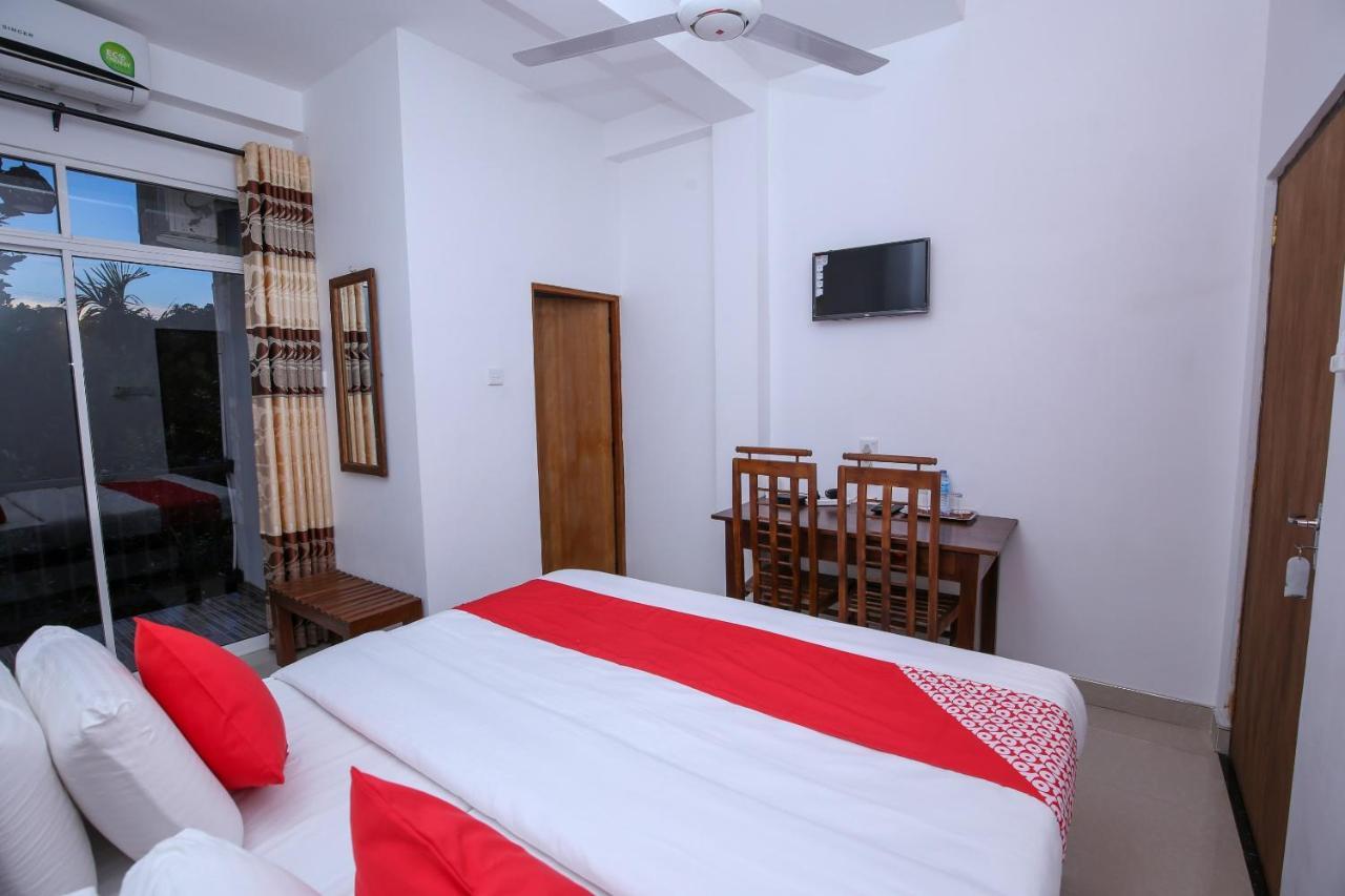 Oyo 438 Sarala Residence Hotel Kandy Exterior photo